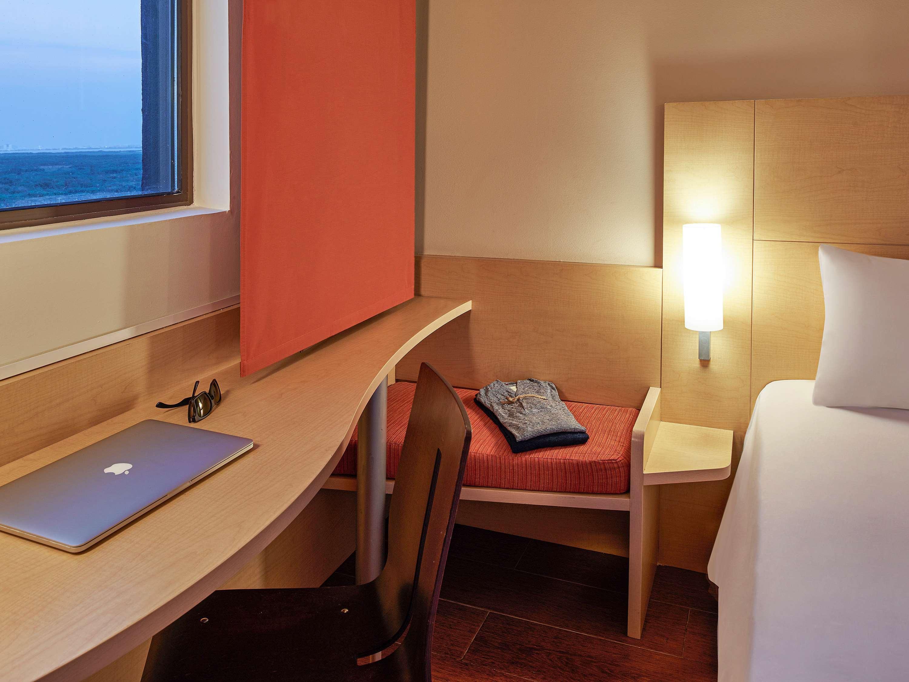 Ibis Cancun Centro Экстерьер фото