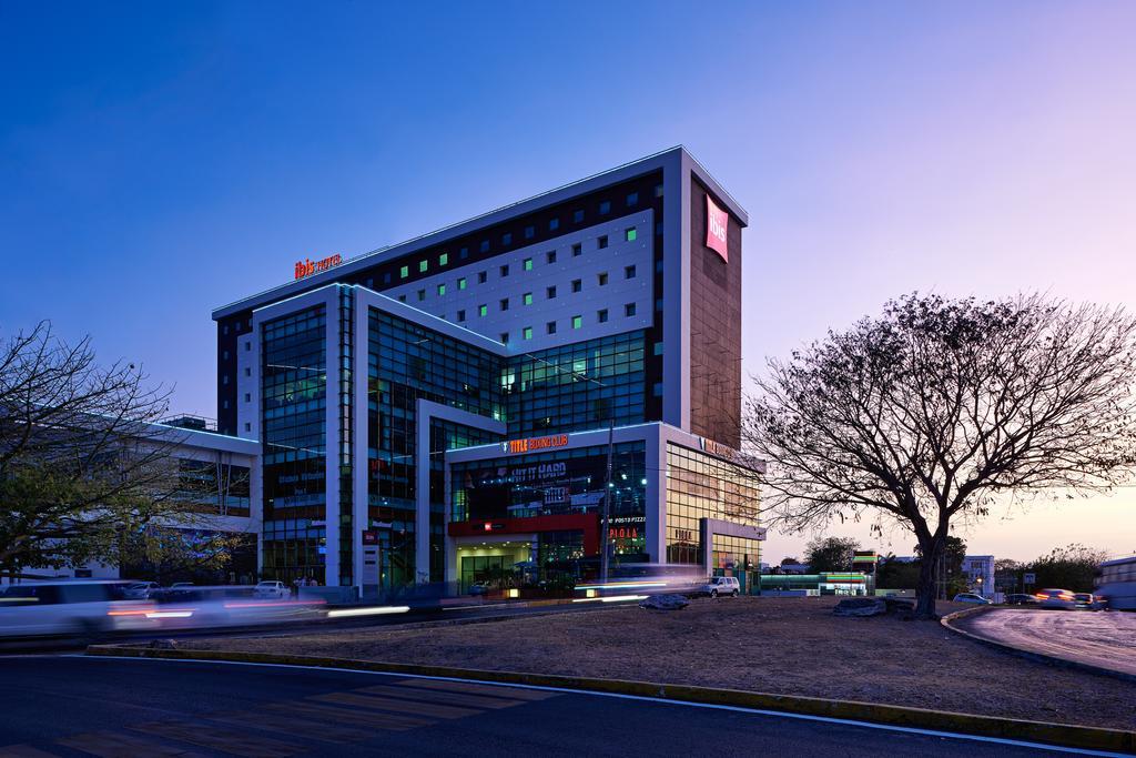 Ibis Cancun Centro Экстерьер фото