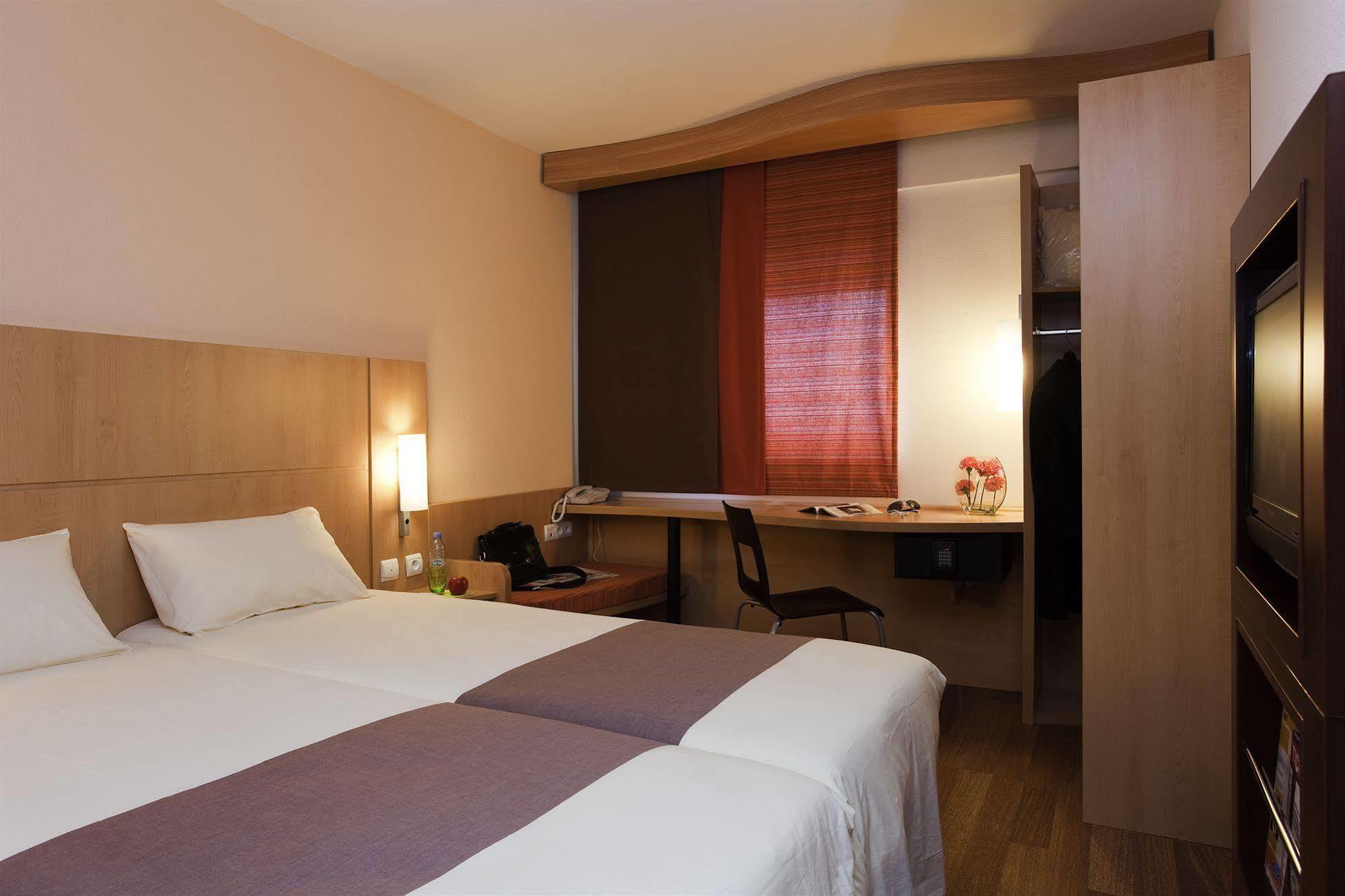 Ibis Cancun Centro Экстерьер фото