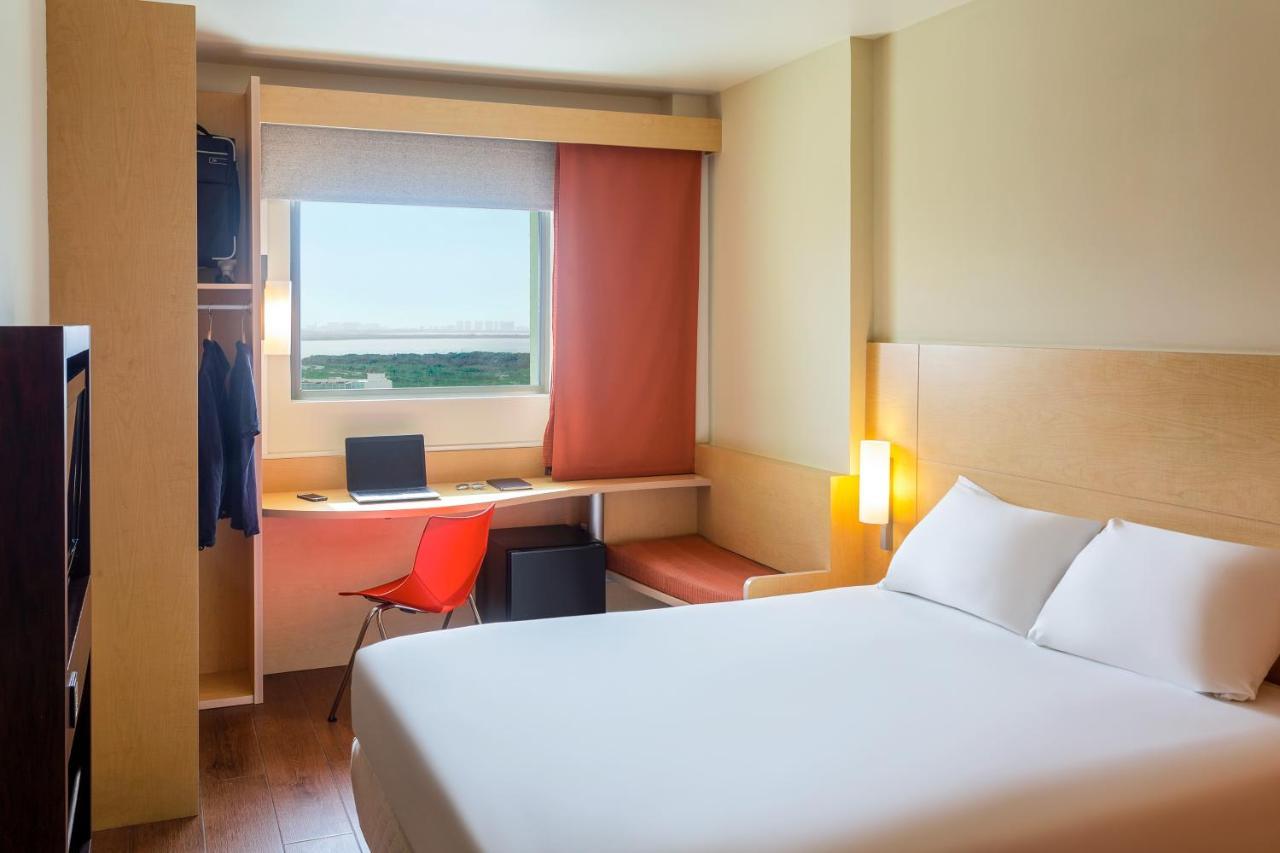 Ibis Cancun Centro Экстерьер фото